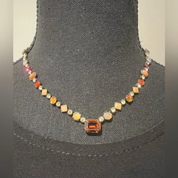 Sorrelli vintage necklace
Vintage Sorrelli crystal necklace that is signed - Picture 1 of 4